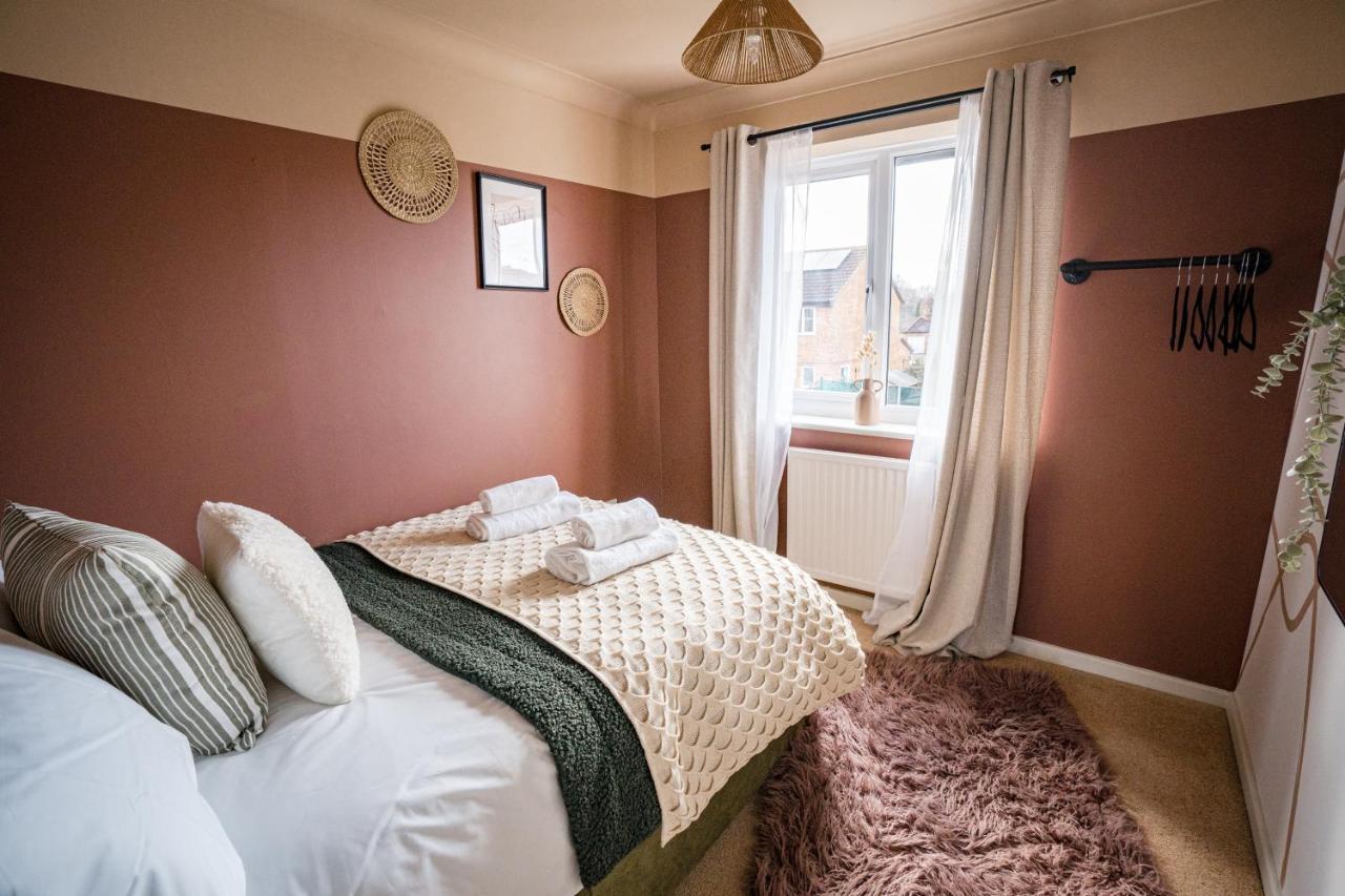 Holiday home 4-bed Cotswold Getaway With Hot Tub & Gaming *