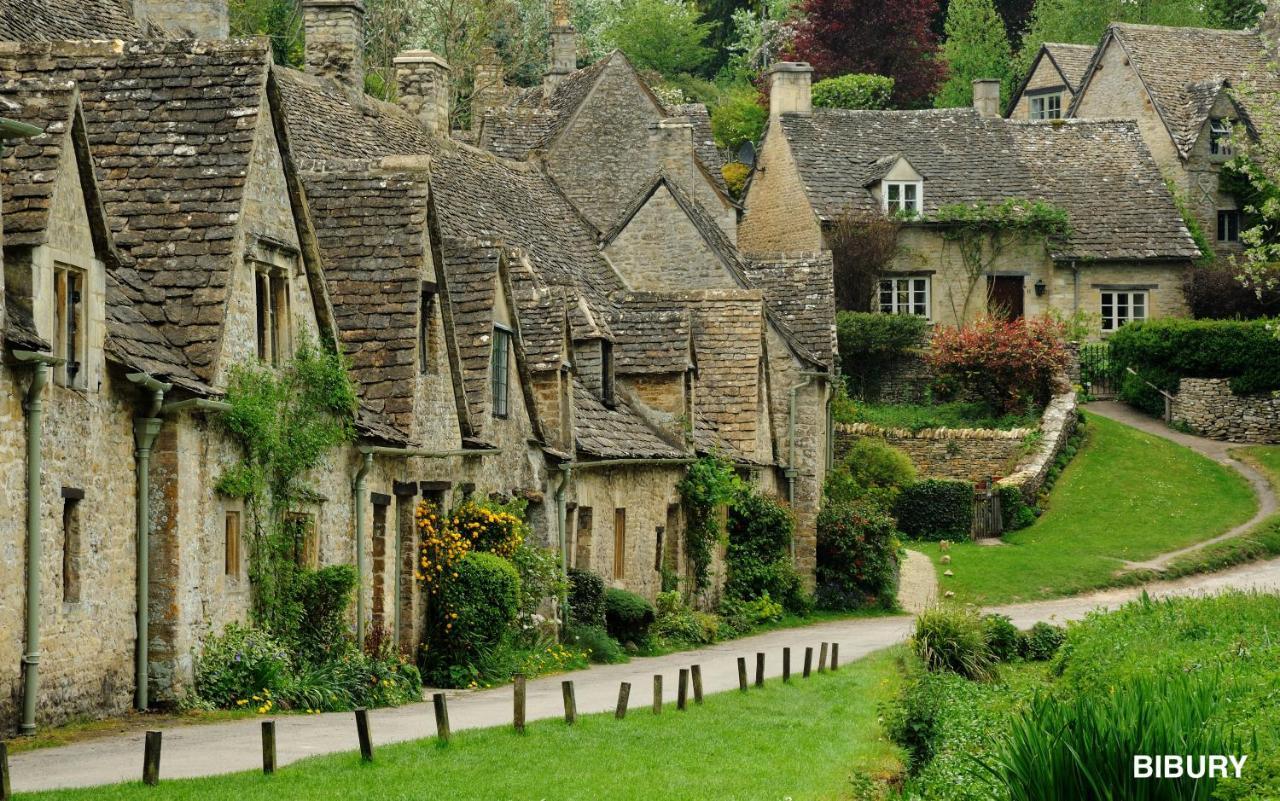 4-bed Cotswold Getaway With Hot Tub & Gaming *