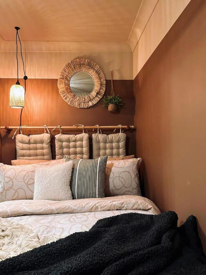 4-bed Cotswold Getaway With Hot Tub & Gaming Churchdown